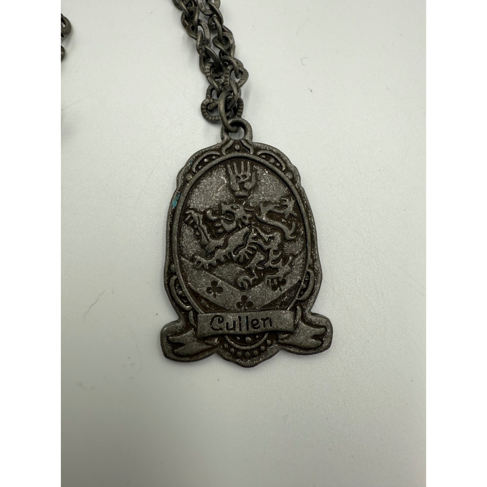 Twilight Saga NECA Cullen Crest Necklace Pewter Tone Lion Heraldry Pendant
